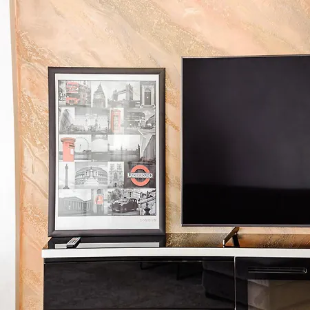 Modern 2br Stunning Park View Apartment *