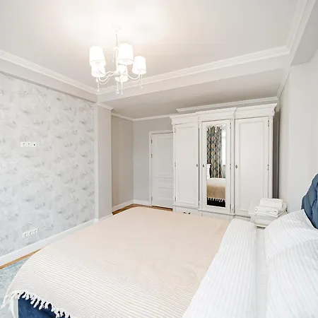 Modern 2br Stunning Park View