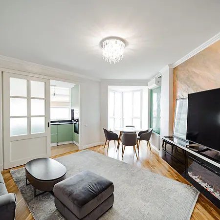 Apartment Modern 2br Stunning Park View