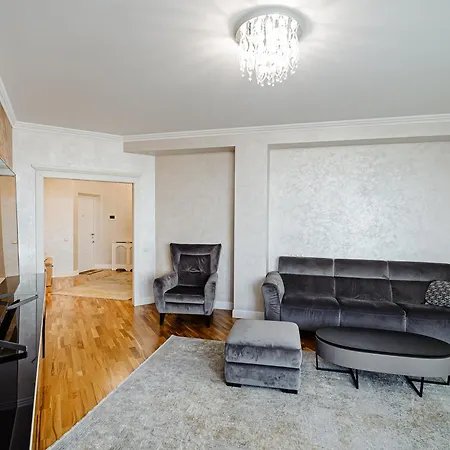 Apartment Modern 2br Stunning Park View