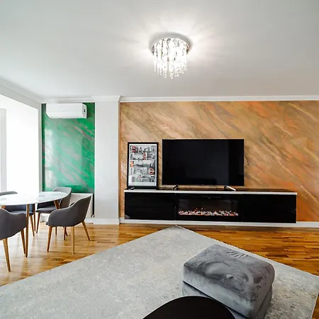 Modern 2br Stunning Park View